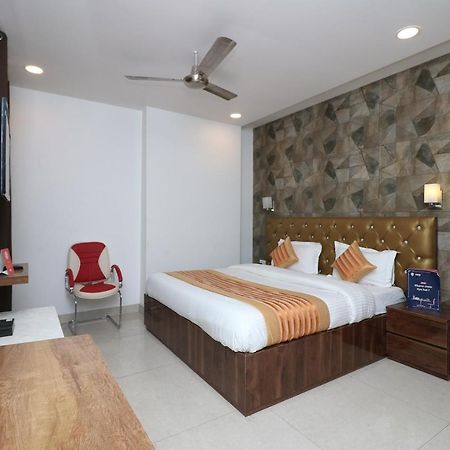 Oyo 9999 Hotel La Wisteria Delhi  Ngoại thất bức ảnh