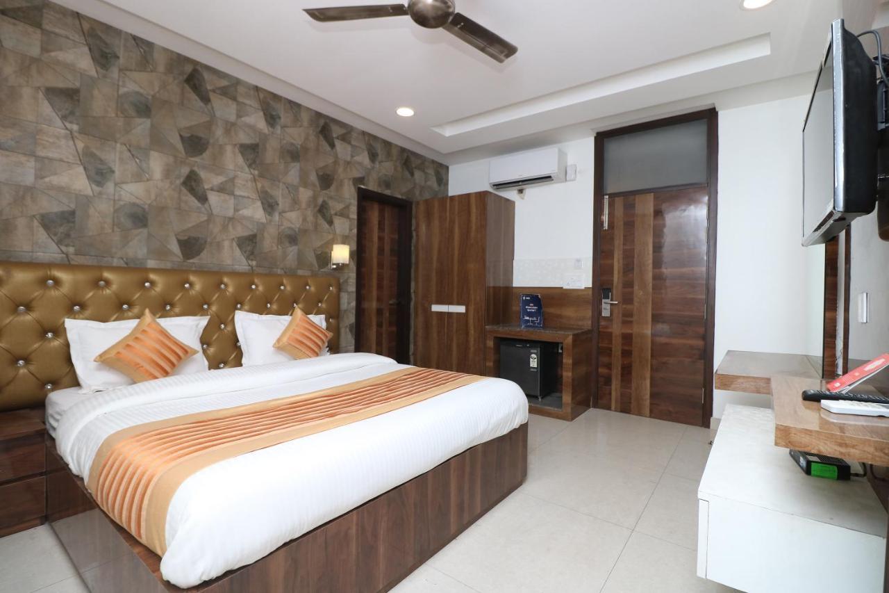 Oyo 9999 Hotel La Wisteria Delhi  Ngoại thất bức ảnh