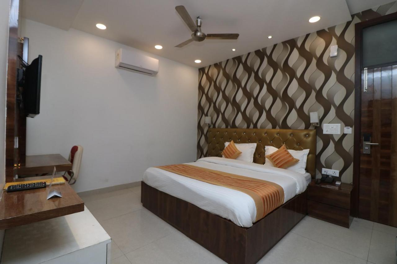 Oyo 9999 Hotel La Wisteria Delhi  Ngoại thất bức ảnh
