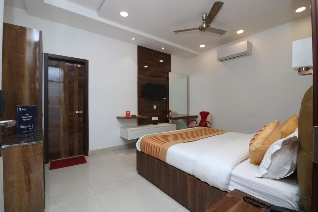 Oyo 9999 Hotel La Wisteria Delhi  Ngoại thất bức ảnh