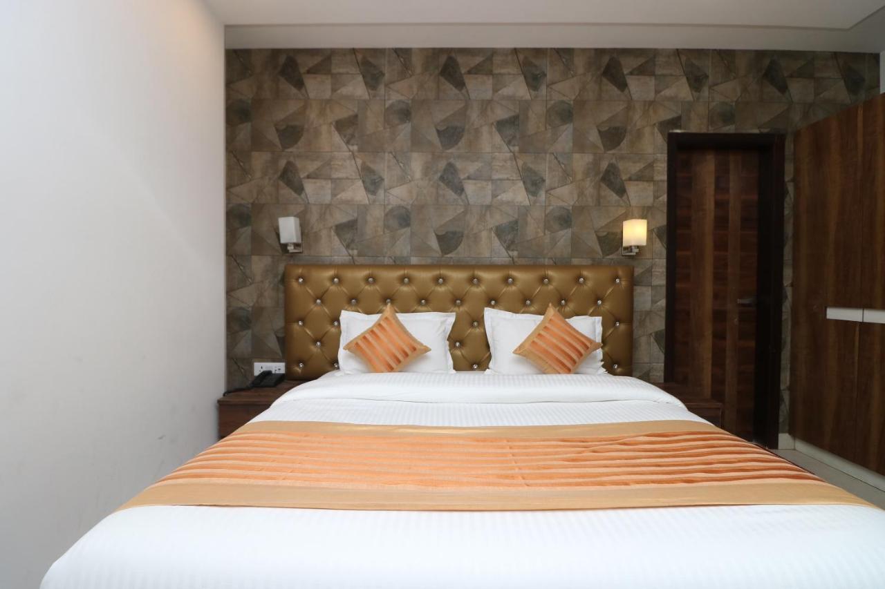 Oyo 9999 Hotel La Wisteria Delhi  Ngoại thất bức ảnh